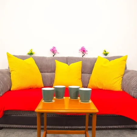 Lucky 7 - Near Bae, Docks, Lakes, - Ideal For Trade And Families - 2 Bedrooms - One Double Bed In Each Bedroom - Max 4 Guests