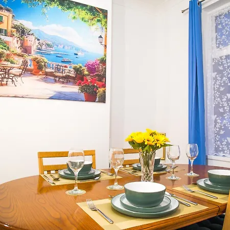 펜션 Lucky 7 - Near Bae, Docks, Lakes, - Ideal For Trade And Families - 2 Bedrooms - One Double Bed In Each Bedroom - Max 4 Guests