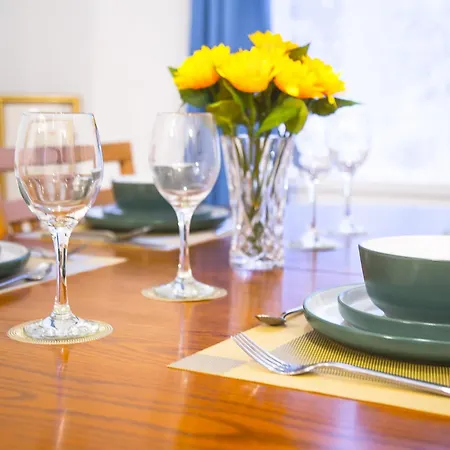 Lucky 7 - Near Bae, Docks, Lakes, - Ideal For Trade And Families - 2 Bedrooms - One Double Bed In Each Bedroom - Max 4 Guests 배로우인퍼니스