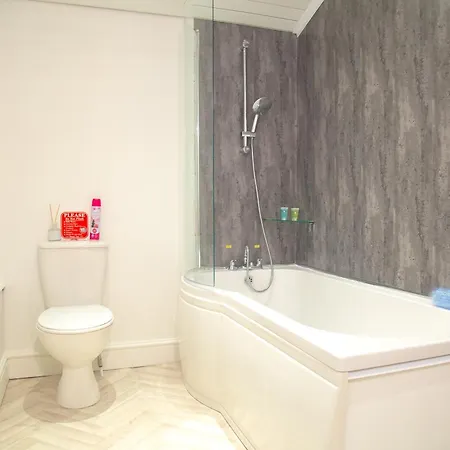 Lucky 7 - Near Bae, Docks, Lakes, - Ideal For Trade And Families - 2 Bedrooms - One Double Bed In Each Bedroom - Max 4 Guests Nyaraló Barrow-in-Furness