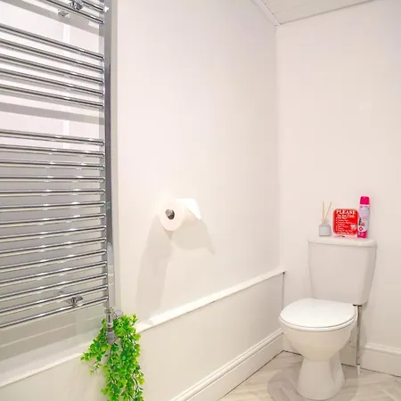 Lucky 7 - Near Bae, Docks, Lakes, - Ideal For Trade And Families - 2 Bedrooms - One Double Bed In Each Bedroom - Max 4 Guests 펜션