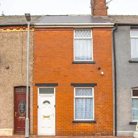 Lucky 7 - Near Bae, Docks, Lakes, - Ideal For Trade And Families - 2 Bedrooms - One Double Bed In Each Bedroom - Max 4 Guests * Barrow-in-Furness