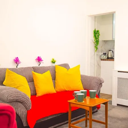 Lucky 7 - Near Bae, Docks, Lakes, - Ideal For Trade And Families - 2 Bedrooms - One Double Bed In Each Bedroom - Max 4 Guests 펜션 *