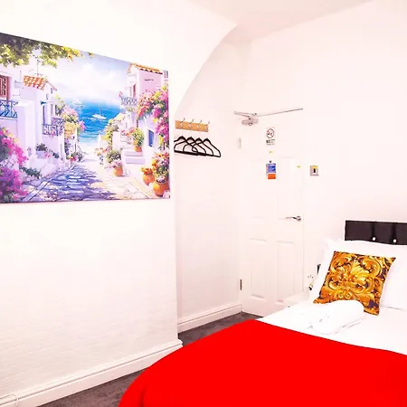 Lucky 7 - Near Bae, Docks, Lakes, - Ideal For Trade And Families - 2 Bedrooms - One Double Bed In Each Bedroom - Max 4 Guests