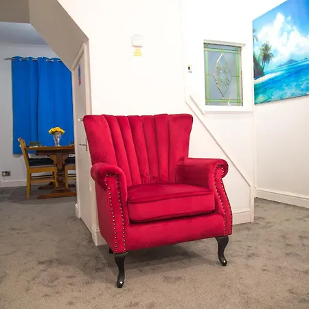 Lucky 7 - Near Bae, Docks, Lakes, - Ideal For Trade And Families - 2 Bedrooms - One Double Bed In Each Bedroom - Max 4 Guests 펜션